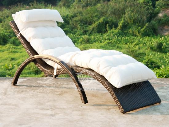 S Shaped Rattan Chaise Lounge