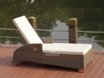 Outdoor Furniture PE Rattan Sun Lounger